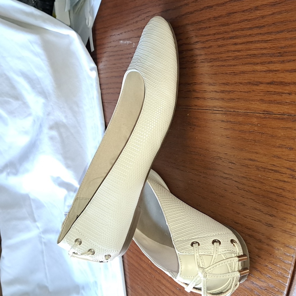 a.n.a size 10 M bone flats
